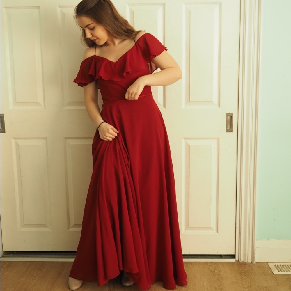 Size 6 Burgundy (Red) Elegant long dress!